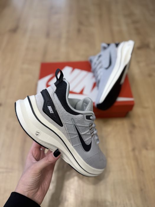 Кросівки чоловічі Nike zoom світло-сірі текстильні весна літо