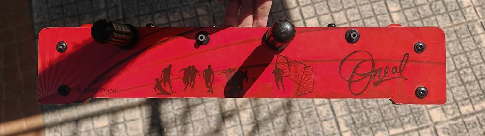 Mini mesa de matraquilhos para criança usada em bom estado sem bola