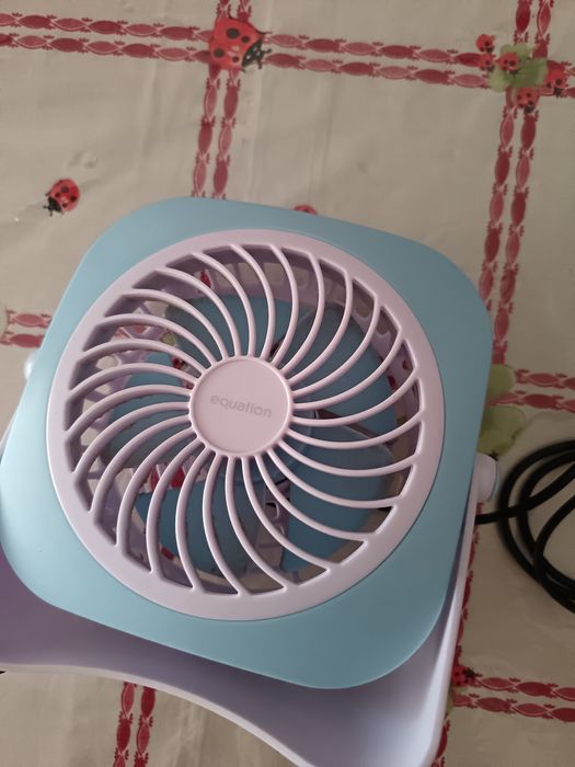 Ventoinha pequena mesa usb com 2 posições cor azul ( Portes grátis)