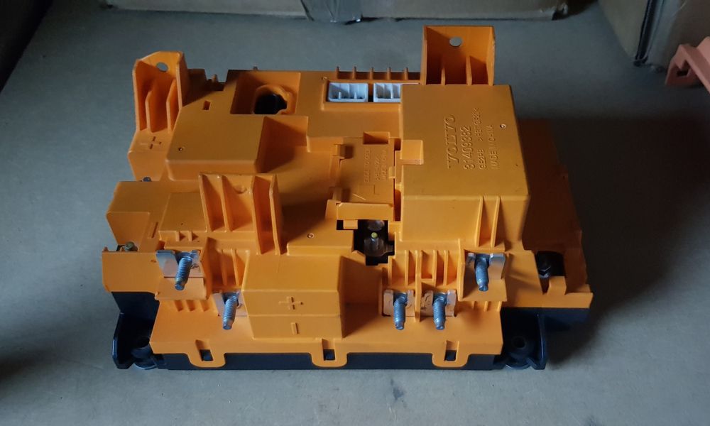 Moduł BDU Plug-in Hybrid Volvo 3‌1‌4‌0‌9‌3‌82 NOWE