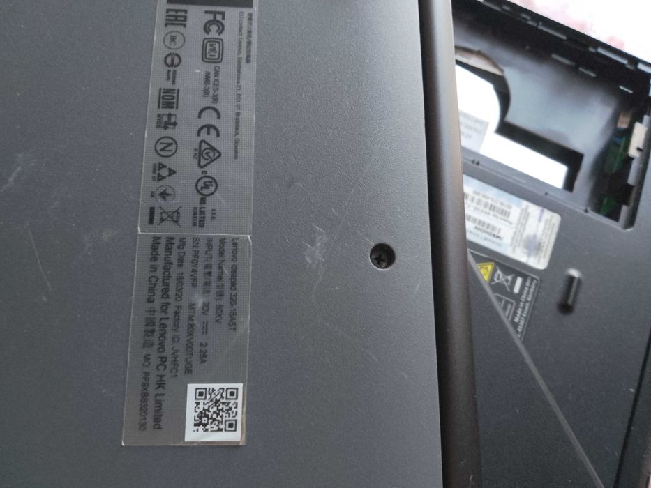 3 laptopy Lenovo HP Medion akoya.Nie  testowane brak ładowarek.