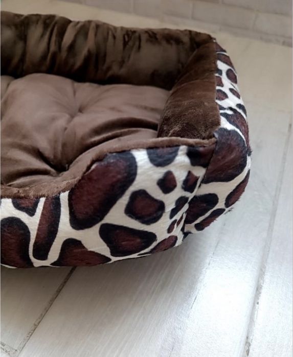 Лежанка для собак і котів