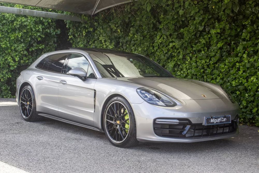 Porsche Panamera Sport Turismo 4 E-Hybrid 10 Years Edition