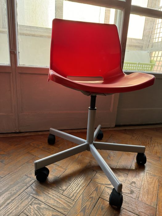 Cadeira plástico vermelho