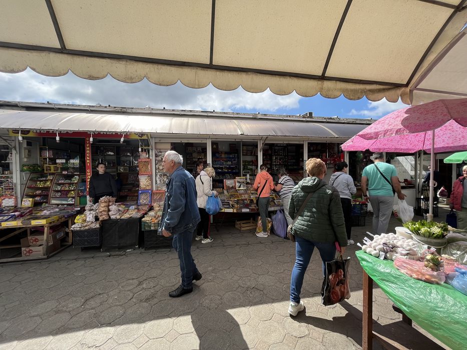 Продаж готового бізнесу два спарені кіоски на ринку