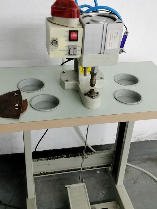 Máquina para aplicar ribetes