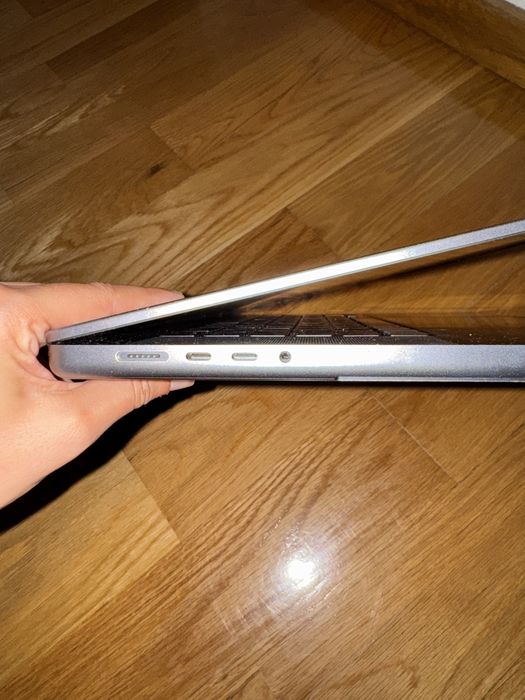 Vendo MacBook Pro 16" com carregador