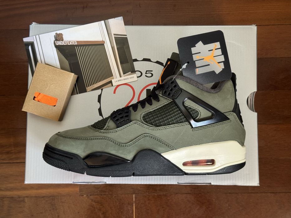 Air Jordan 4 Retro x Undefeated - Tamanho 40.5