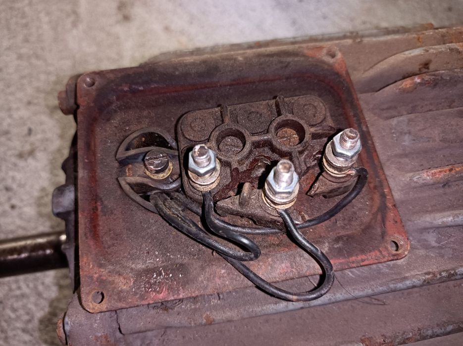 Silnik 3 fazowy uszkodzony