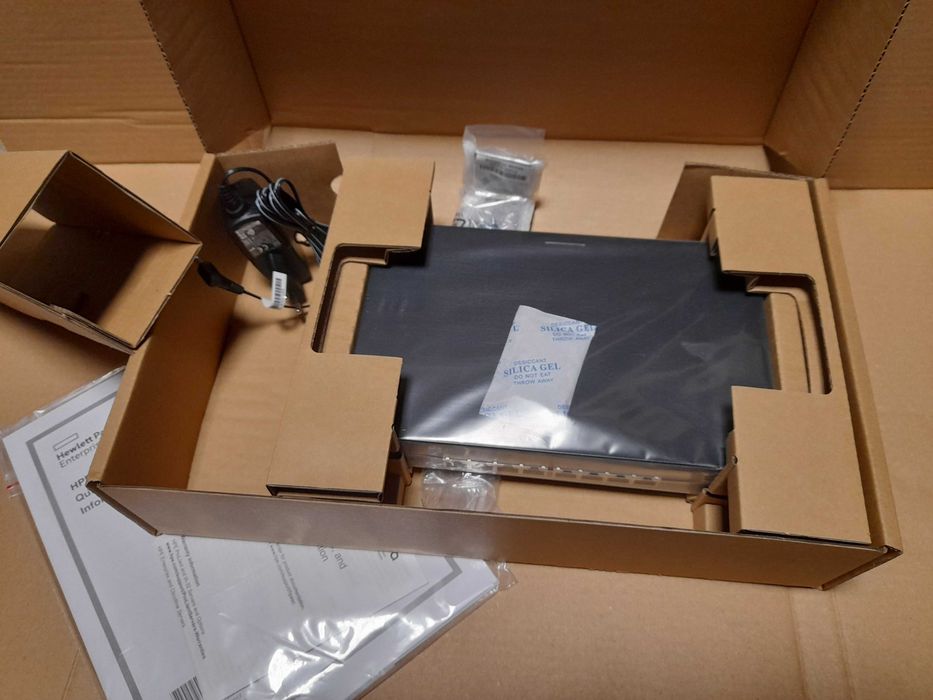 Nowy Switch HP J9979A 1820-8G 8
