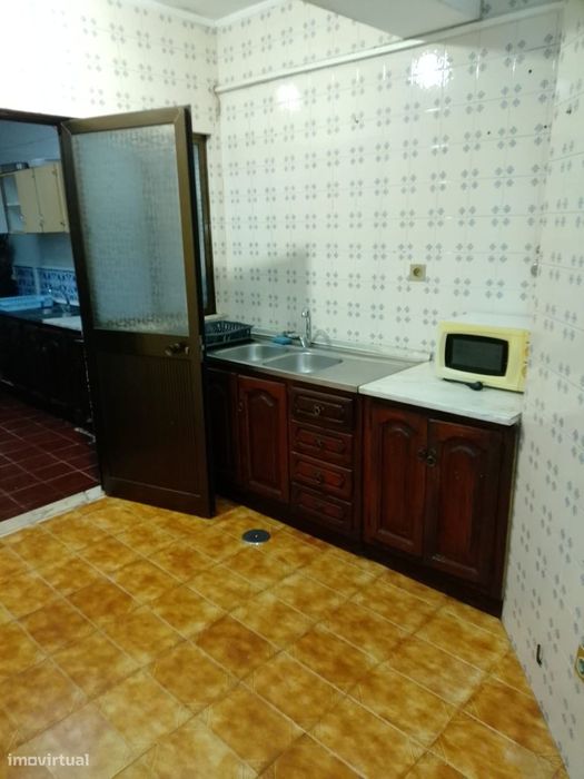 Apartamento T4+1 em Rés-do-chão — Bom estado.