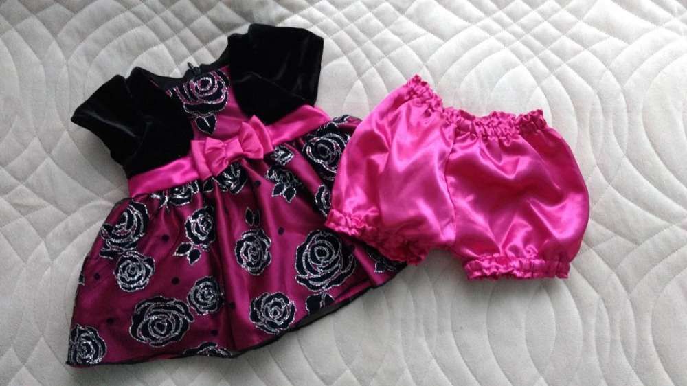 Śliczna elegancka sukienka