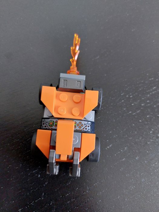 Lego Ninjago 71763 Samochód wyścigowy Lloyda Evo