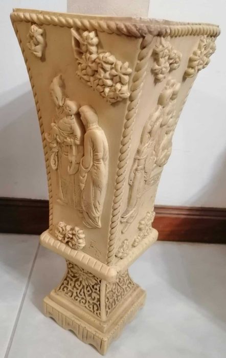 Jarra chinesa em resina - bom estado427870781608437762