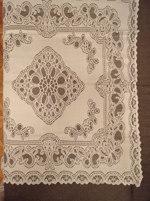 Obrus kwadratowy+- 88/88.  (2)