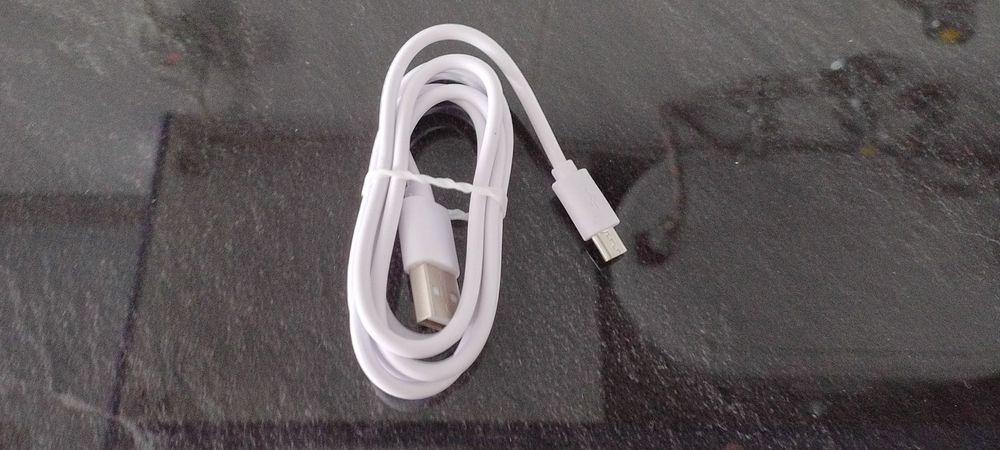 2 camaras vigilância com cabos carregamento micro usb
