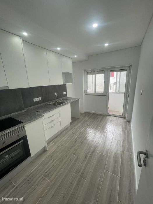 Apartamento T3, 1º andar na Verderena junto aos Barcos