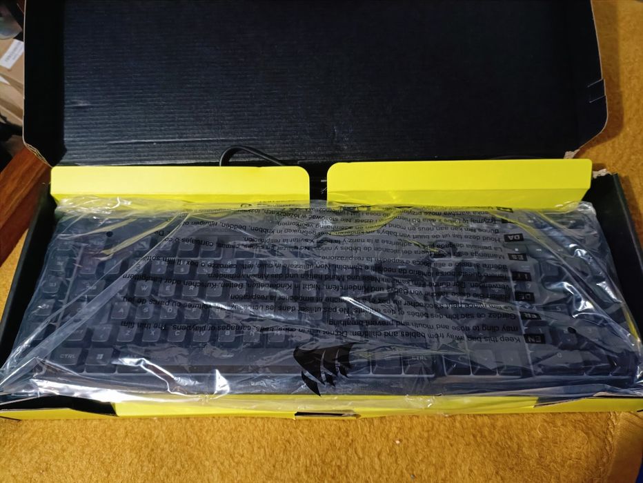 Corsair K55 RGB PRO Teclado Gaming Retroiluminado Preto (novo)