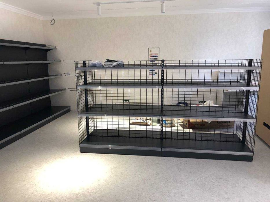 Обладнання для магазину. Холодильники, стелажі, полиці, прикаси