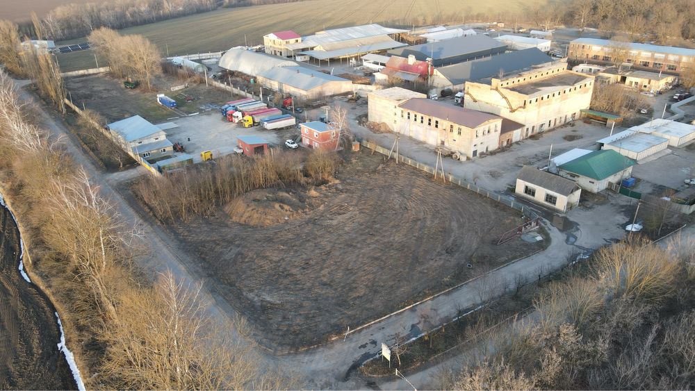 Не житлові приміщення із земельною ділянкою