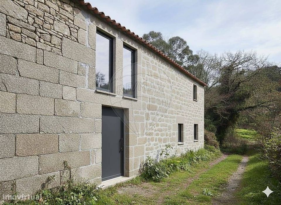 Moradia Para Restauro Em Vila Verde