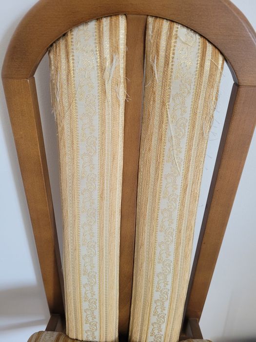 Sześć drewnianych, dębowych  krzeseł