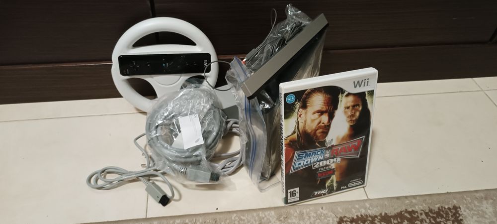 Lote de consolas e vários artigos