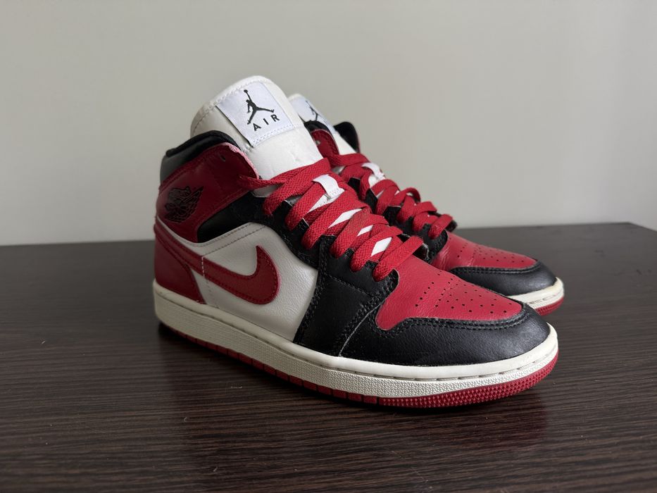 Кросівки Nike Air Jordan 1 Mid BQ6472 079 Розмір 40 на 25.5 см Шкіра