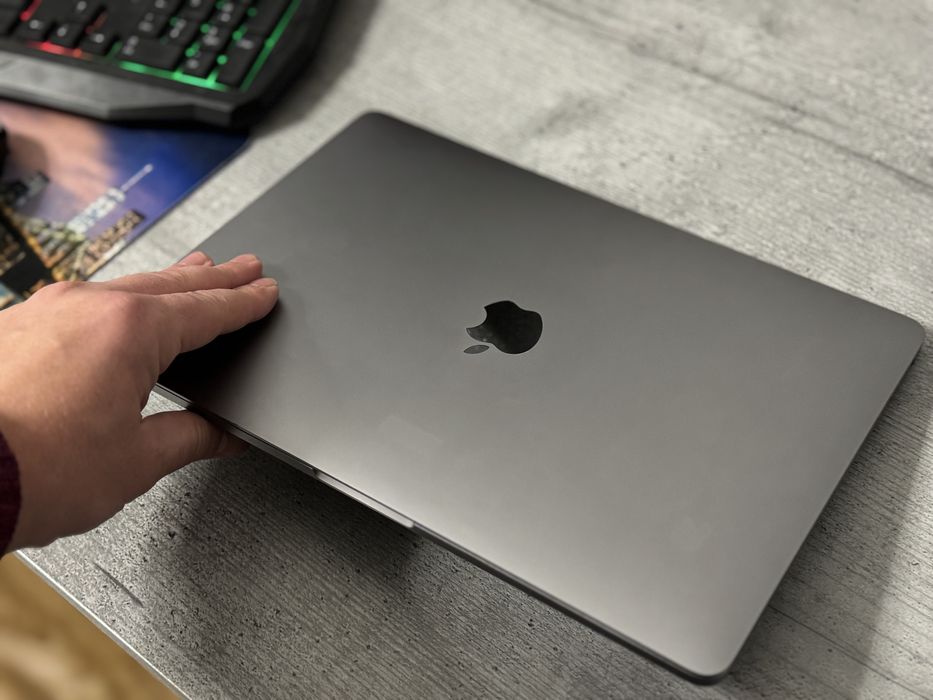 MacBook Pro 13" 2019 Touch Bar | 8/128GB | Чесний і гарний стан