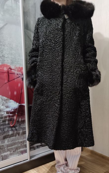 Шуба каракулева натуральна
