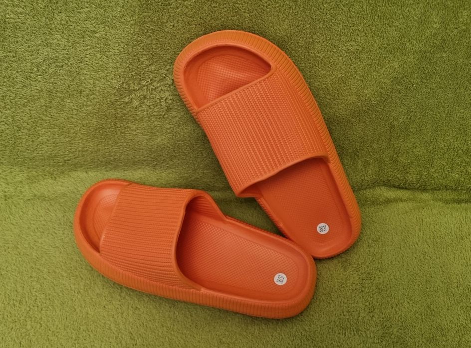 Шльопанці жіночі