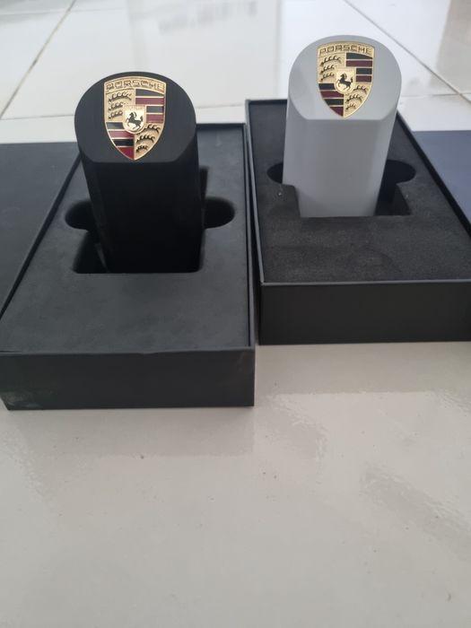 Porche прес- пап'є пілон