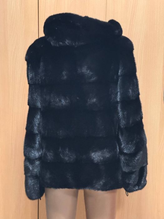 Норкова шуба у відмінному стані (розмір S)