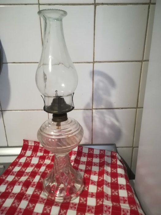 Candeeiros eléctricos e a petróleo