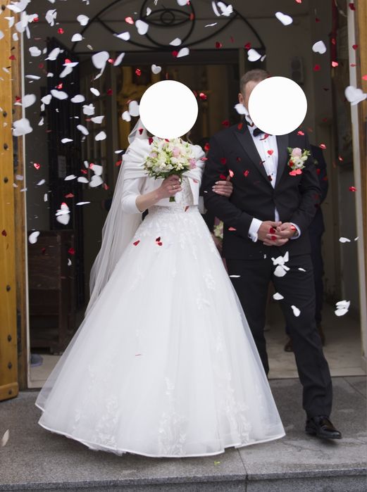 Suknia ślubna z trenem