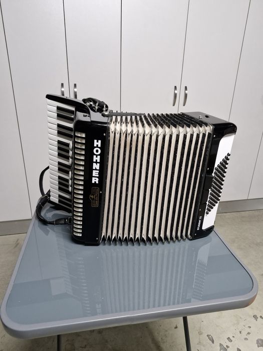 Acordeão Hohner Student 72