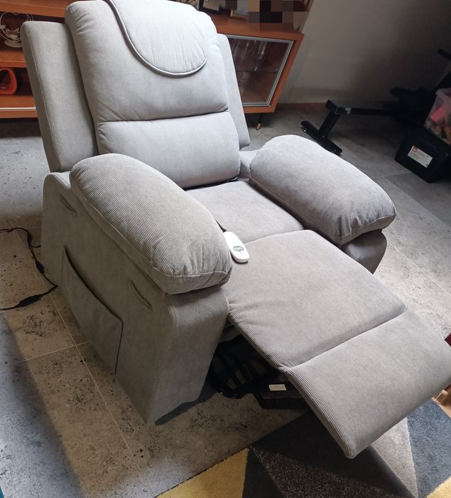 Fotel elektryczny z funkcją masażu.