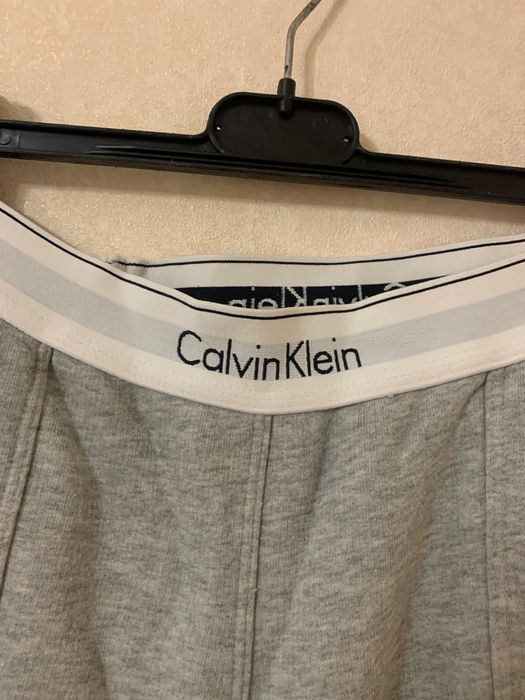 Продам штани Calvin klein розмір М