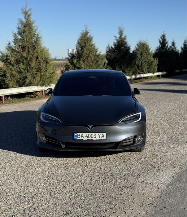Tesla model S 90D
