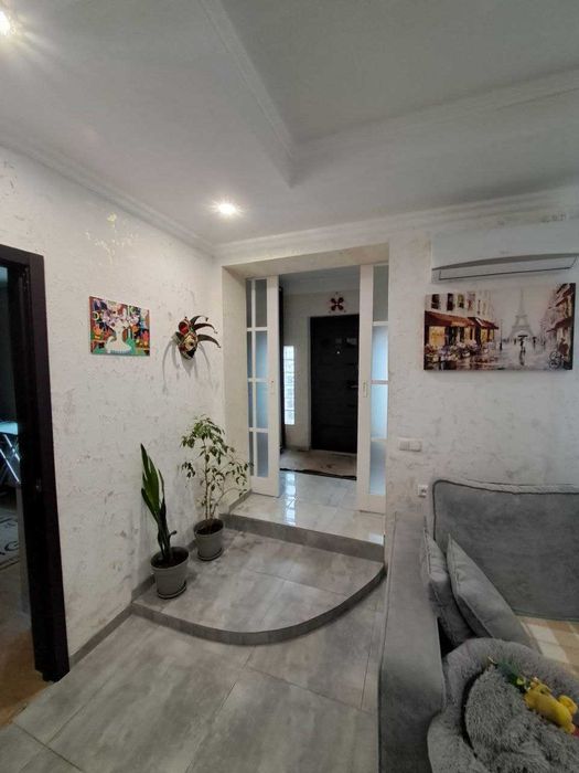 Продам дом с евроремонтом в Нерубайском!