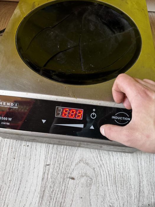 Плита індукційна WOK HENDI PROFI LINE 3500w 239766 професійна для кафе