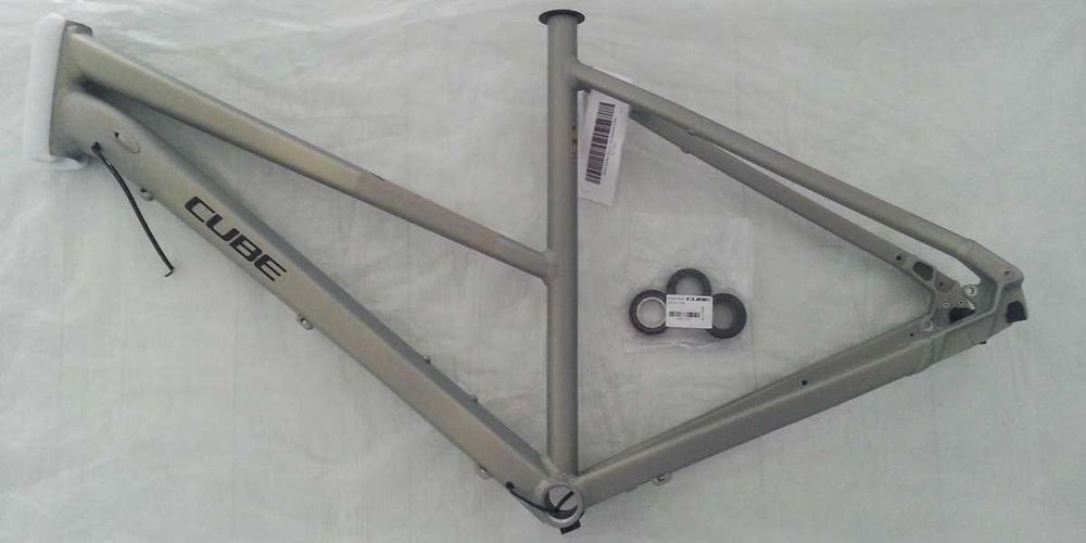 Quadro bicicleta Cube Touring Pro novo a estrear