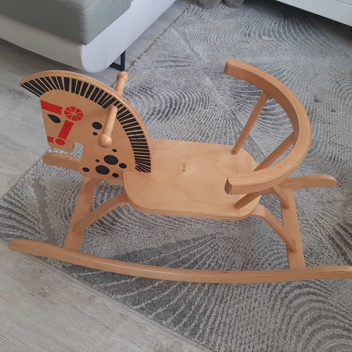 Konik na biegunach drewniany