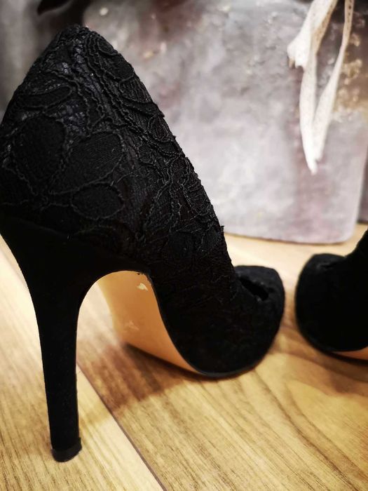 Szpilki LiuJo koronkowe