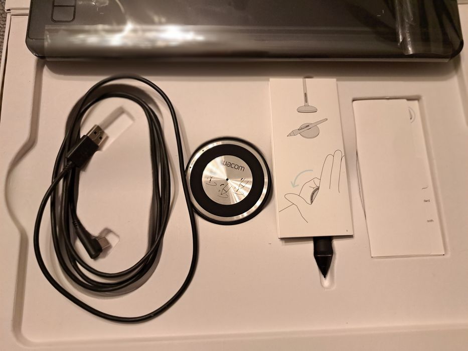 Tablet graficzny Wacom Intuos Pro M - stan idealny!
