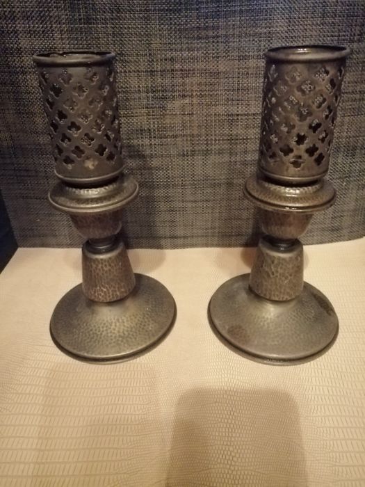 Castiçais antigos em metal