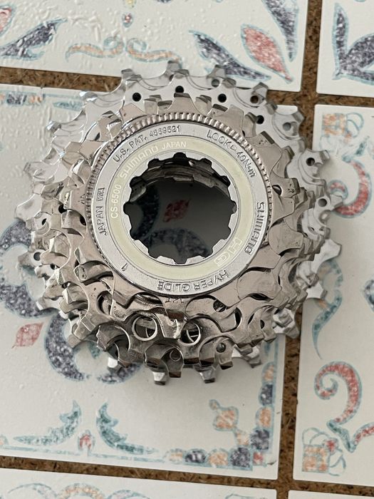Pedaleira e desviadores Shimano Dura-ace, cassete Ultegra 9v