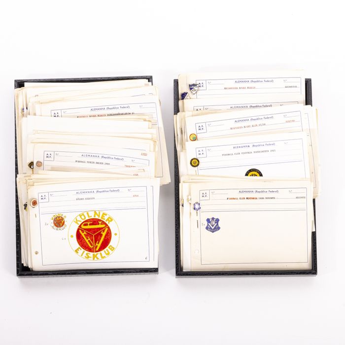 Colecionismo desportivo - Colecção de pins emblemas e crachás - 615