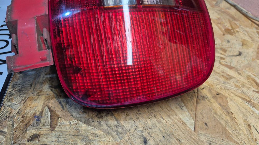 AUDI A4 B5 (8D)-Stop/Farolim DIREITO SEDAN/CARRO 1995 até 2000 *