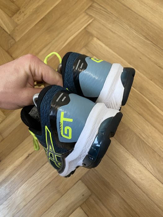 Buty do biegania Asics GT 1000 40 uniseks